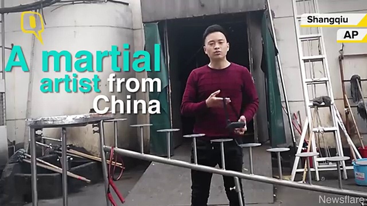 Biểu diễn nhảy bậc thang và nhảy dây bằng đầu
