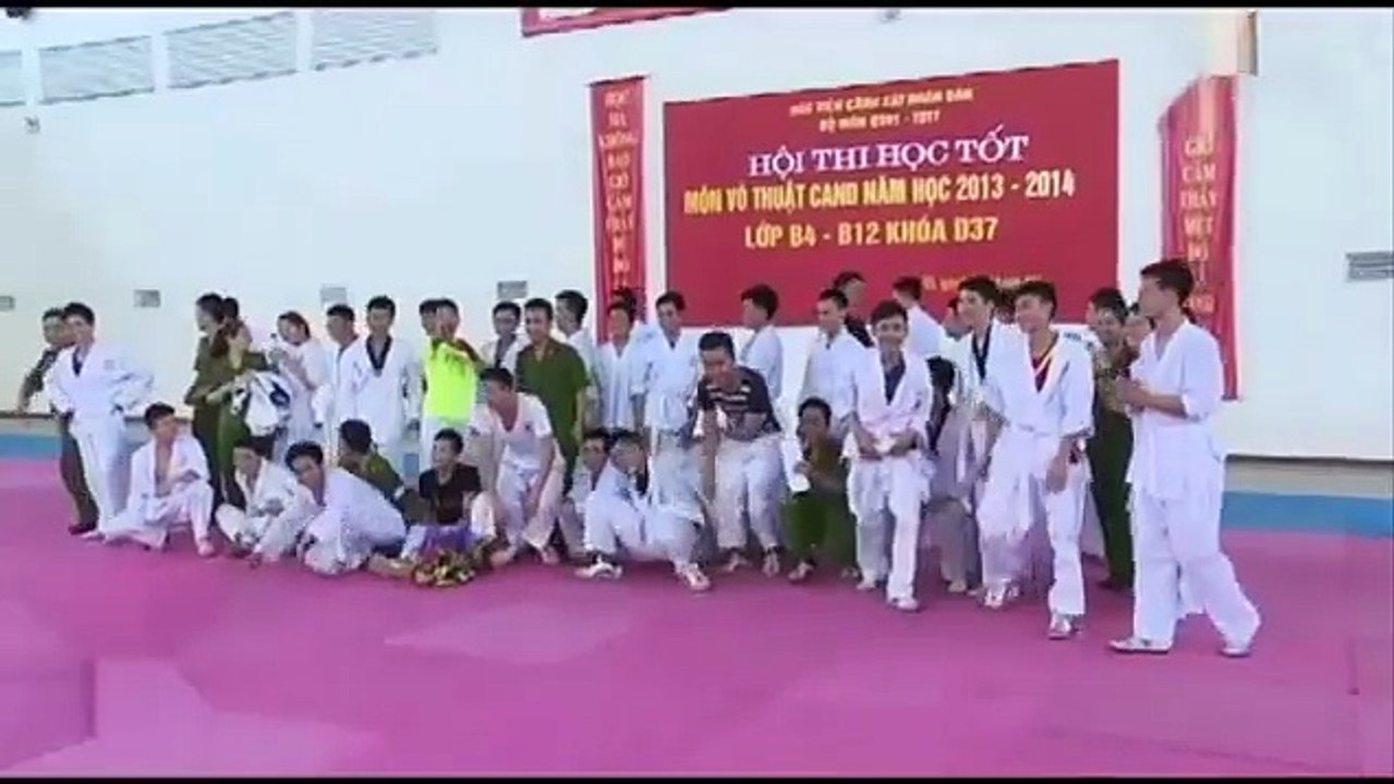 Những nữ sinh trình diễn võ thuật đỉnh cao như trong phim
