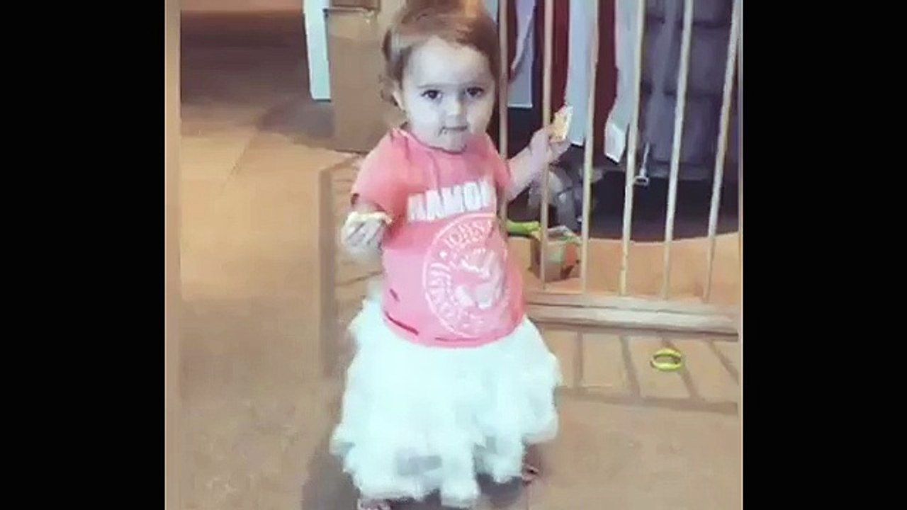 David Campbell celebrates his daughter first steps on Instagram