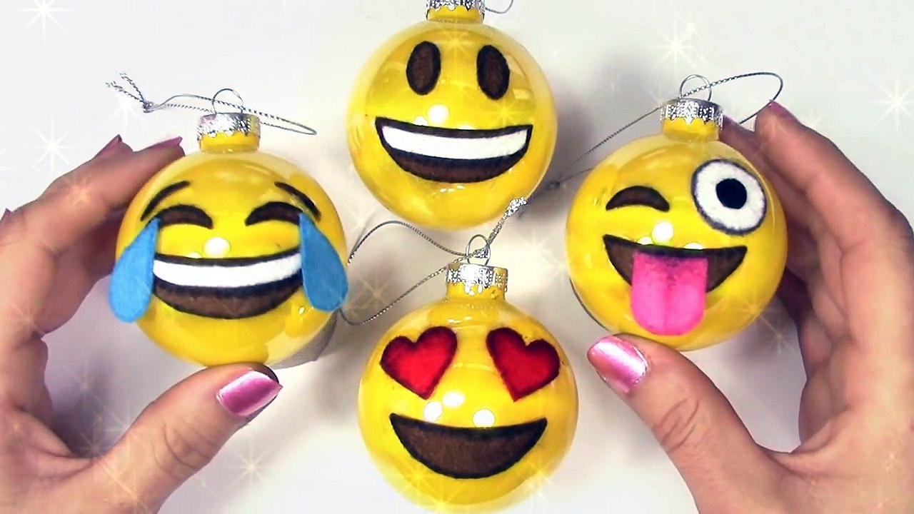DIY Christmas crafts- EMOJIS christmas balls - Innova Crafts