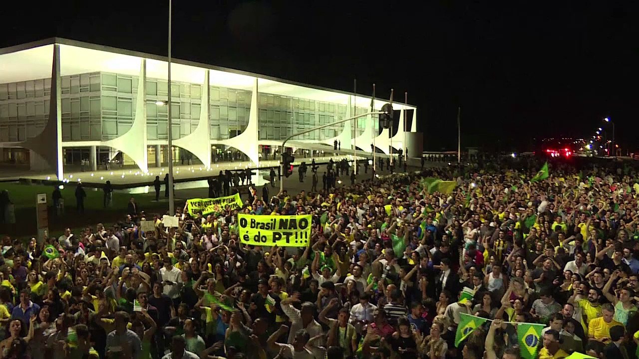 Lula au gouvernement : des milliers de manifestants à Brasilia