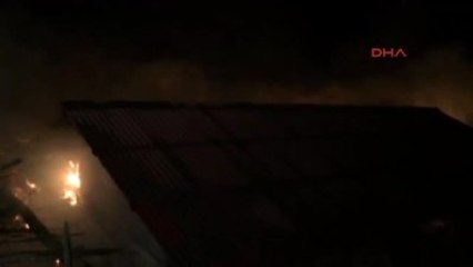 Andırın'da Tek Katlı Ev Alev Alev Yandı