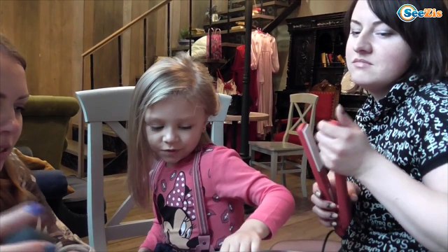 Ярослава в роли Ангела на Фотосессии. Видео для девочек. Фото для детей. Tiki Taki Cook