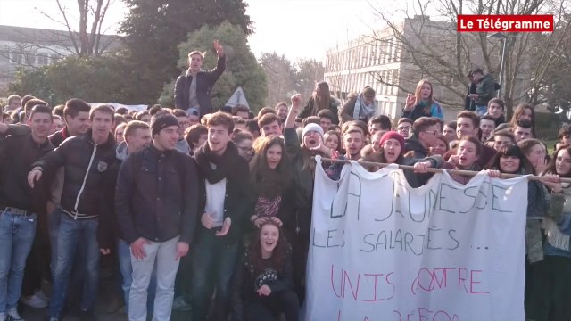 Concarneau. Près de 200 lycéens contre la loi travail