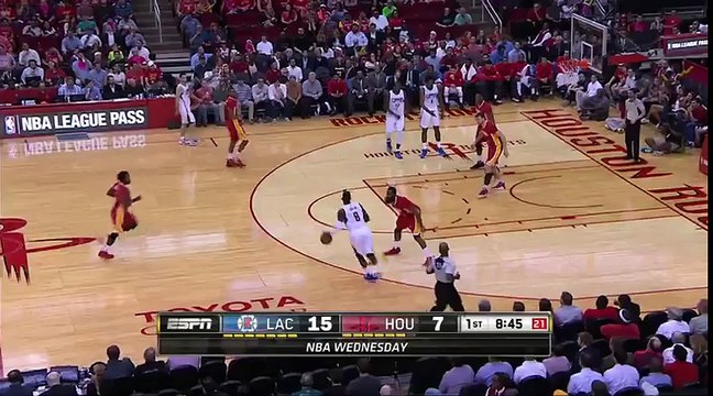 Dwight Howard évite le poster de DeAndre Jordan in extremis