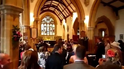 If you want to ruin a wedding, this musician Hire | Si quieres arruinar alguna boda, contrata a este músico