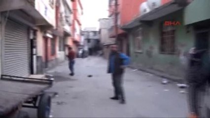 Adana Polisi Görünce Uyuşturucu ve Paraları Atıp Kaçtılar