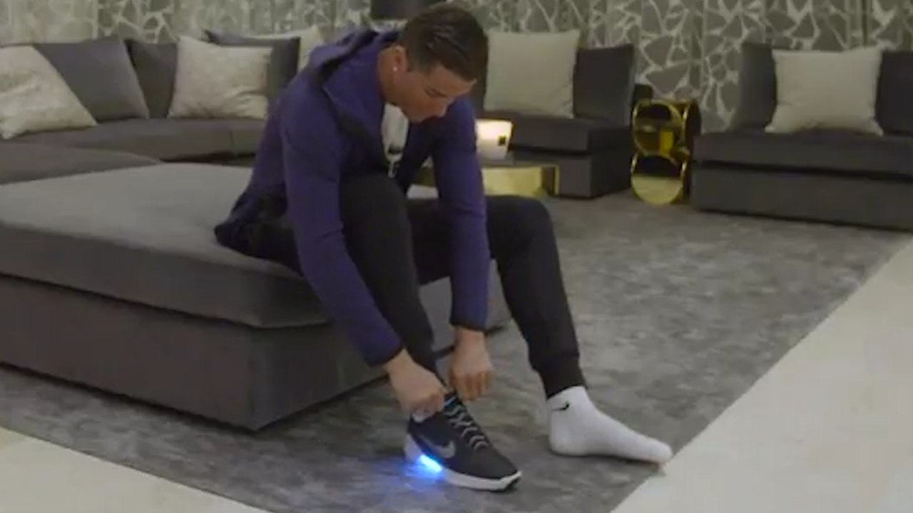 Cristiano Ronaldo enfile les toutes nouvelles HyperAdapt 1.0