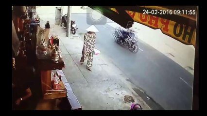 Motorcycle collides bus