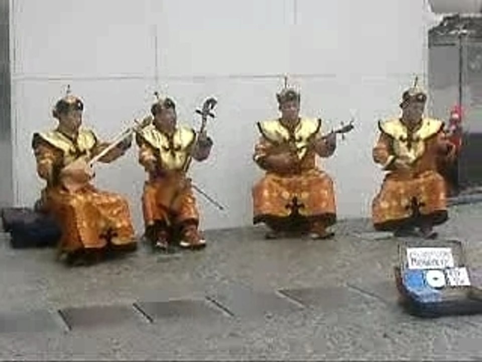 Devant le centre georges pompidou