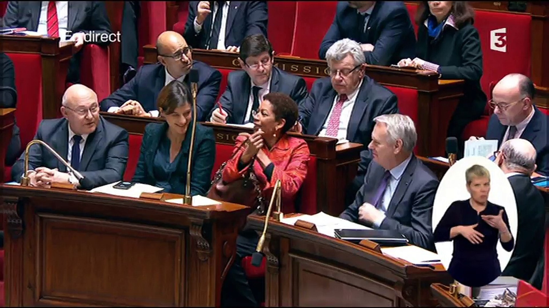 Michel Sapin s'amuse avec ses chaussettes rouges en pleine séance à  l'Assemblée Nationale - Vidéo Dailymotion