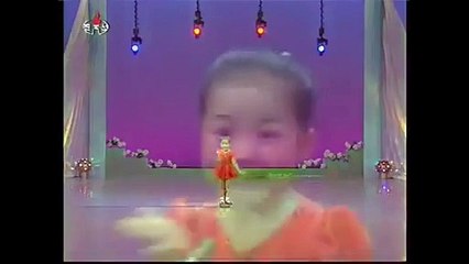 Beautiful Japanese Baby Singing Song in Her Unique Style - Video