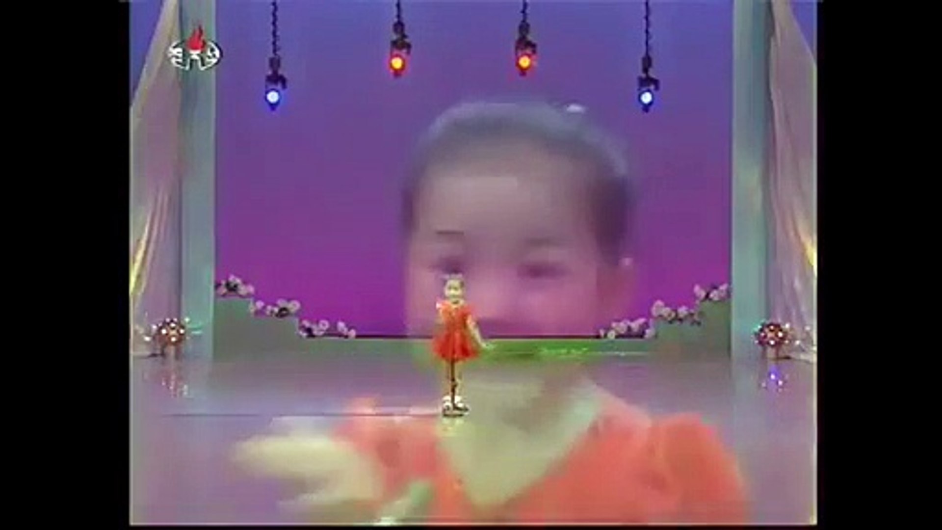 ⁣Beautiful Japanese Baby Singing Song in Her Unique Style - Video