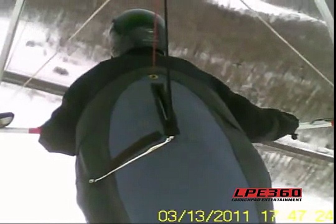 5479 SCREENER Hand glider crashes into snow 5479