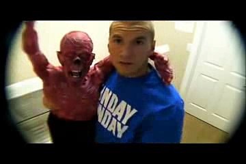 Une blague pas mal trouvée pour sa copine avec la machine de Bronzage.