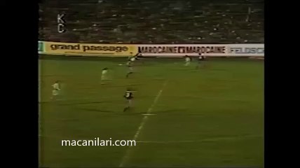 Скачать видео: 24.11.1982 - 1982-1983 UEFA Cup 3rd Round 1st Leg Servette FC 2-2 Bohemians Praha