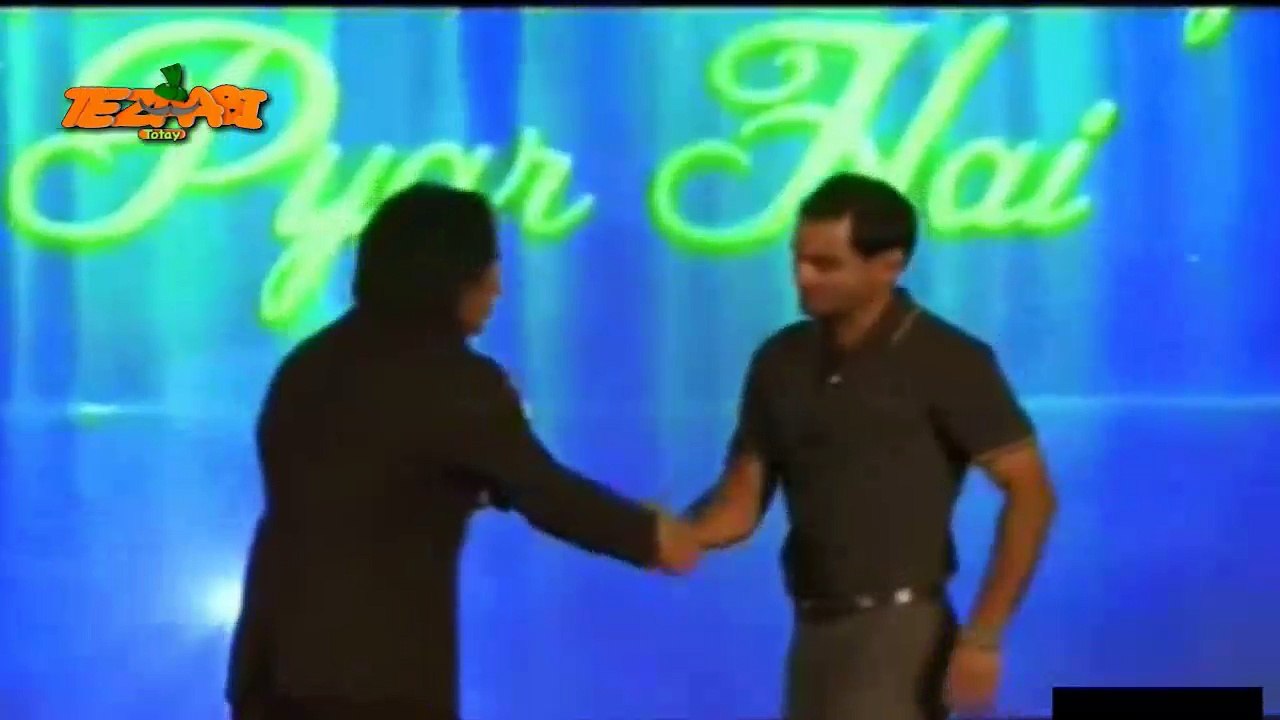 Pak Cricket Teem Player Tezabi Totay HollyBollyGo.com