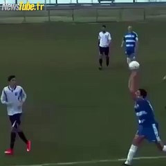 Quand ton vieux te détourne l'attention depuis le banc de touche..