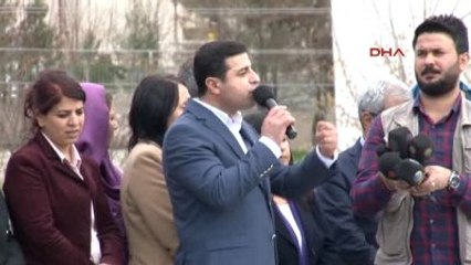 Diyarbakır Demirtaş Ortada Meclis Yokki, Bizi Mizi Meclis? Ten Atsan Ne Olur--4