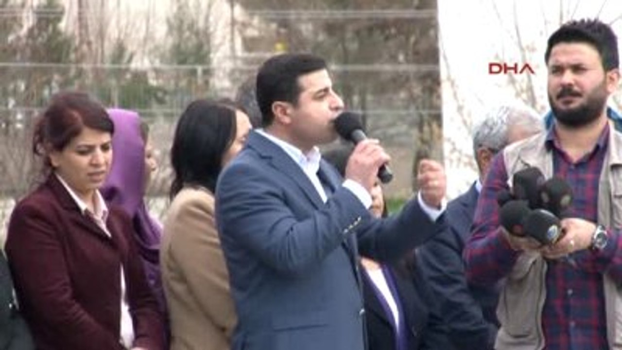 Diyarbakır Demirtaş Ortada Meclis Yokki, Bizi Mizi Meclis? Ten Atsan Ne Olur--4