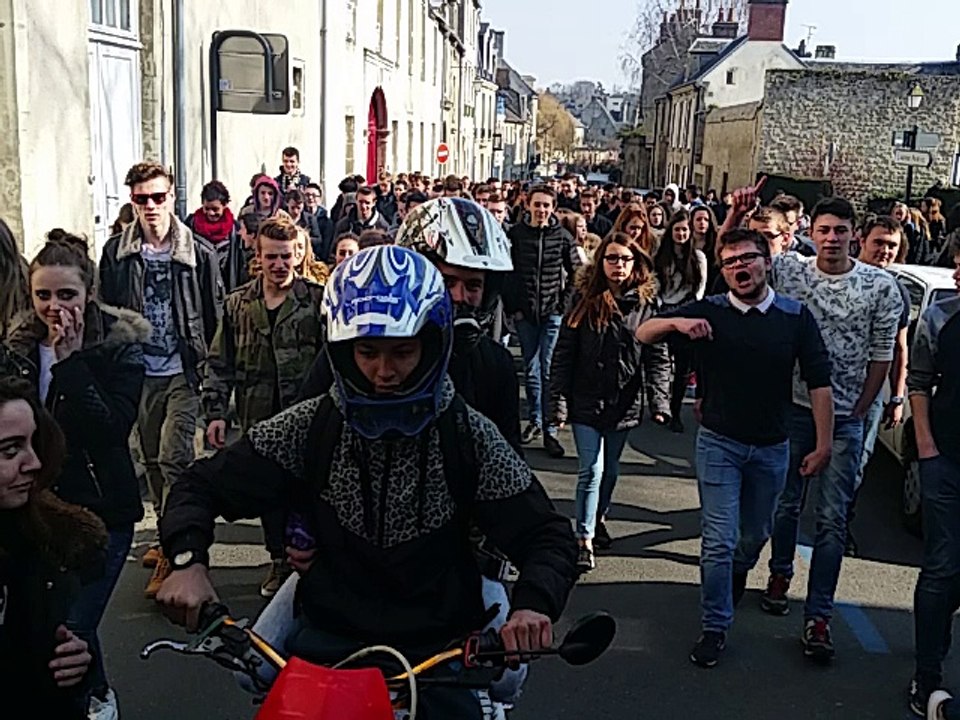Bayeux : 300 étudiants contre la Loi Travail