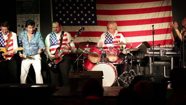 Todd Herendeen sings 'Blue Suede Shoes' Elvis Presley Memorial VFW 2015