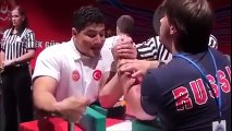 Türk ve Rus Sporcu Bilek Güreşi (küfürlü komik)