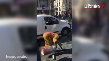 Il détruit sa voiture sur la chaussée et se fait arrêter à coup de matraque