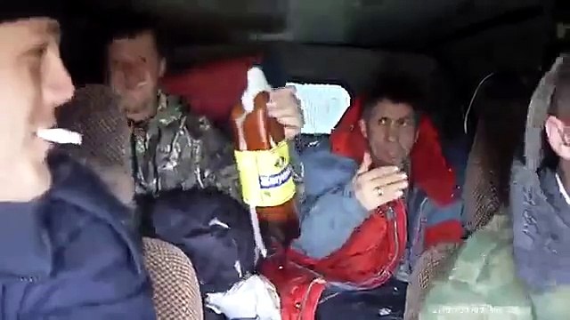 Мужики едут на рыбалку. Я просто упал на пол от смеха.mp4