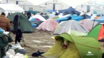 Refugees in Greek border town holding out | DW News