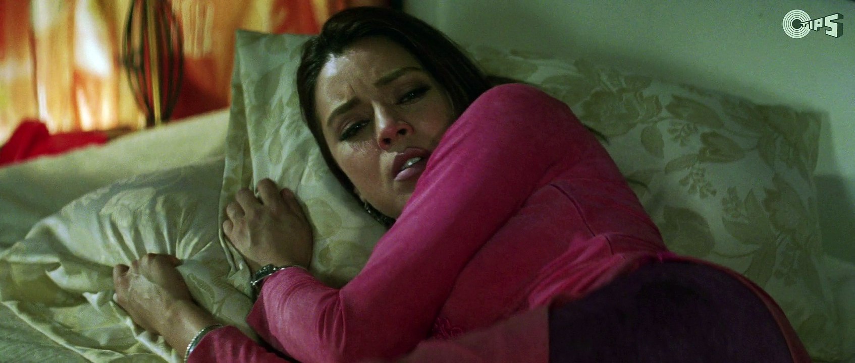 Preity Zinta & Mahima Chaudharys Sisterhood - Dil Hai Tumhara Scene