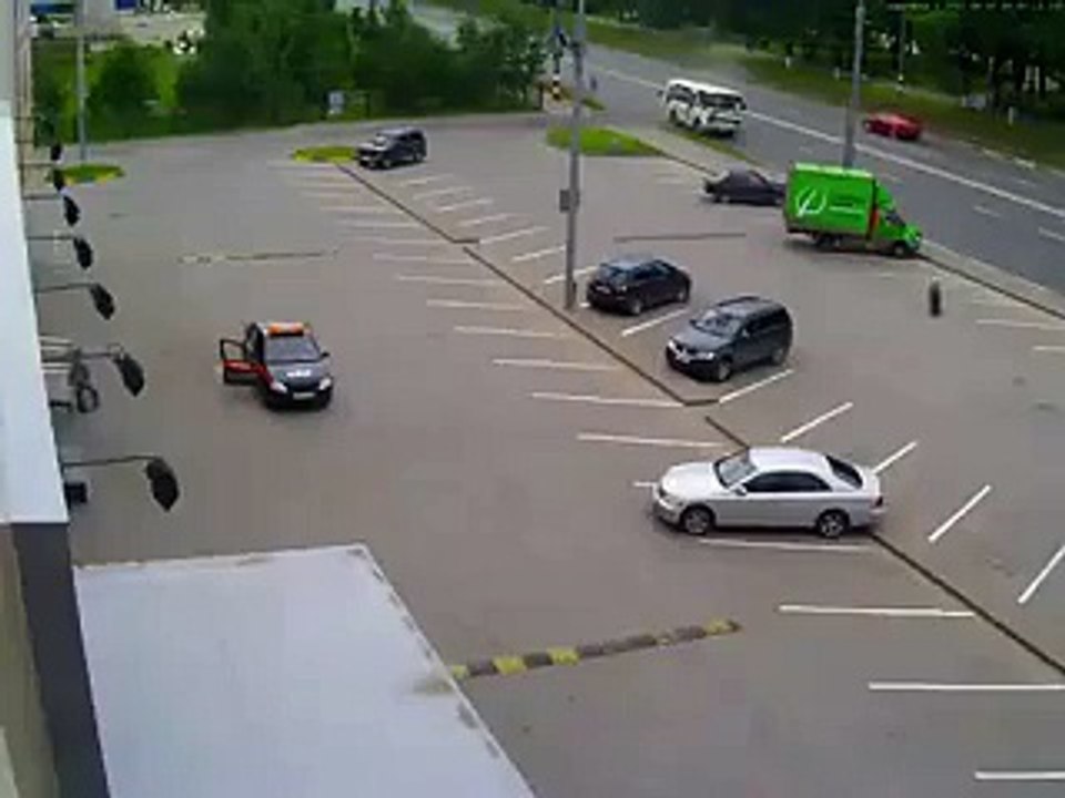 Kontrolden Çıkmış Tekerlekten Düşünceli Hareket Yok Böyle Bi