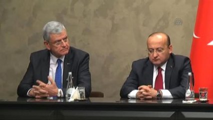 Davutoğlu: "İnsan Kaçakçılığının Durdurulabilmesi İçin Diplomatik Yoğun Çaba Sarfediyoruz"