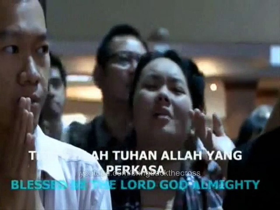 Benny Hinn sings _Blessed Be The Lord God Almighty_