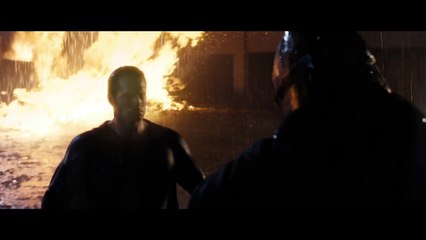 Batman V Superman : Dawn of Justice - Clip "Stay Down"