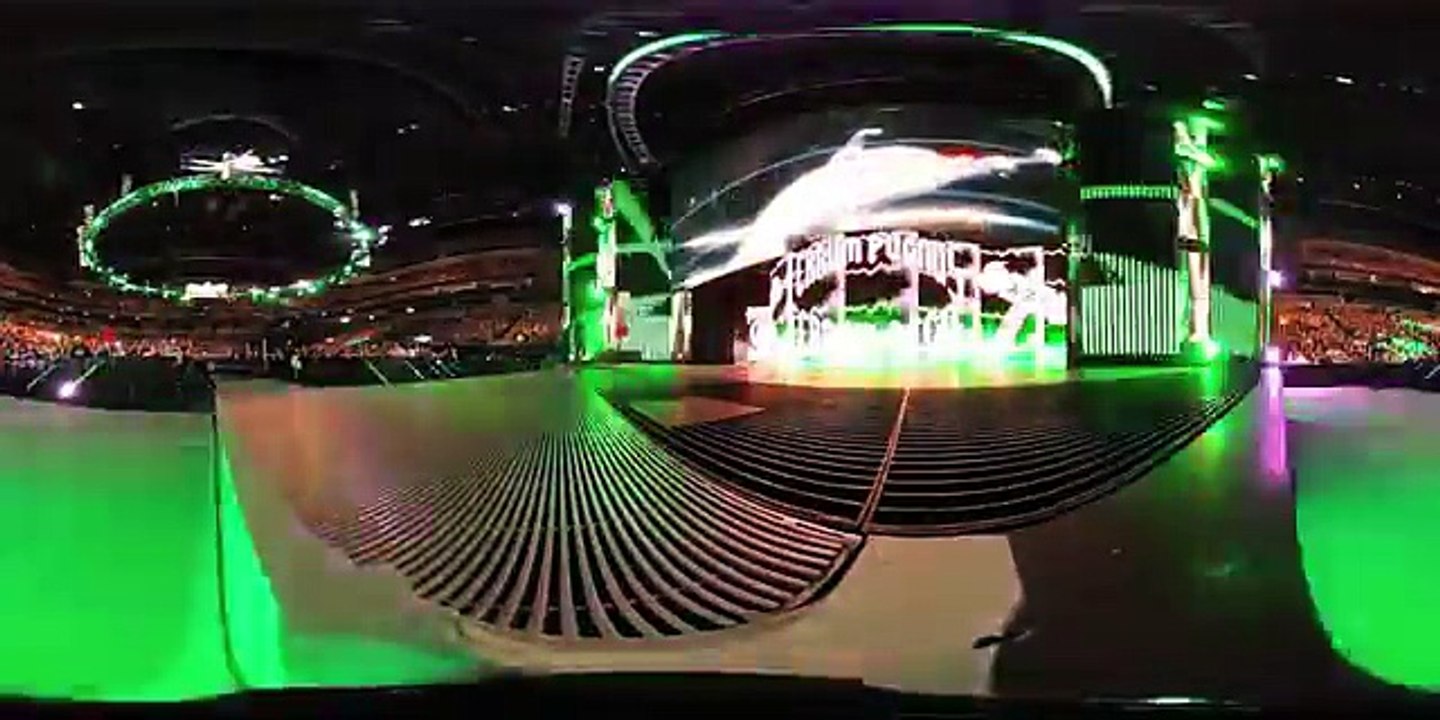 See Triple H's entrance and Roman Reigns' return on Raw in 360!