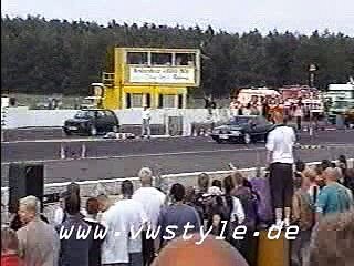 Audi V8 vs Golf 1 GTI drag race