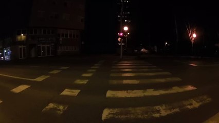 2016-03-17 kamion prolazi kroz crveno