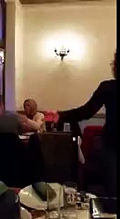 Türbanlı Kızın Rakılı Seçim Kutlaması