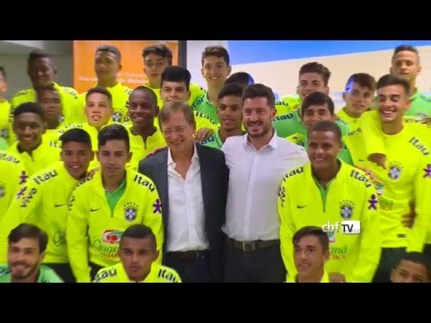 Seleções de base participam de palestra sobre finanças pessoais