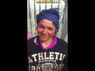 PSV Taraftarlarının Para Atarak Eğlendiği İnsanların Türk Çıkması