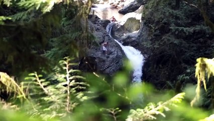 Крутые прыжки с водопада