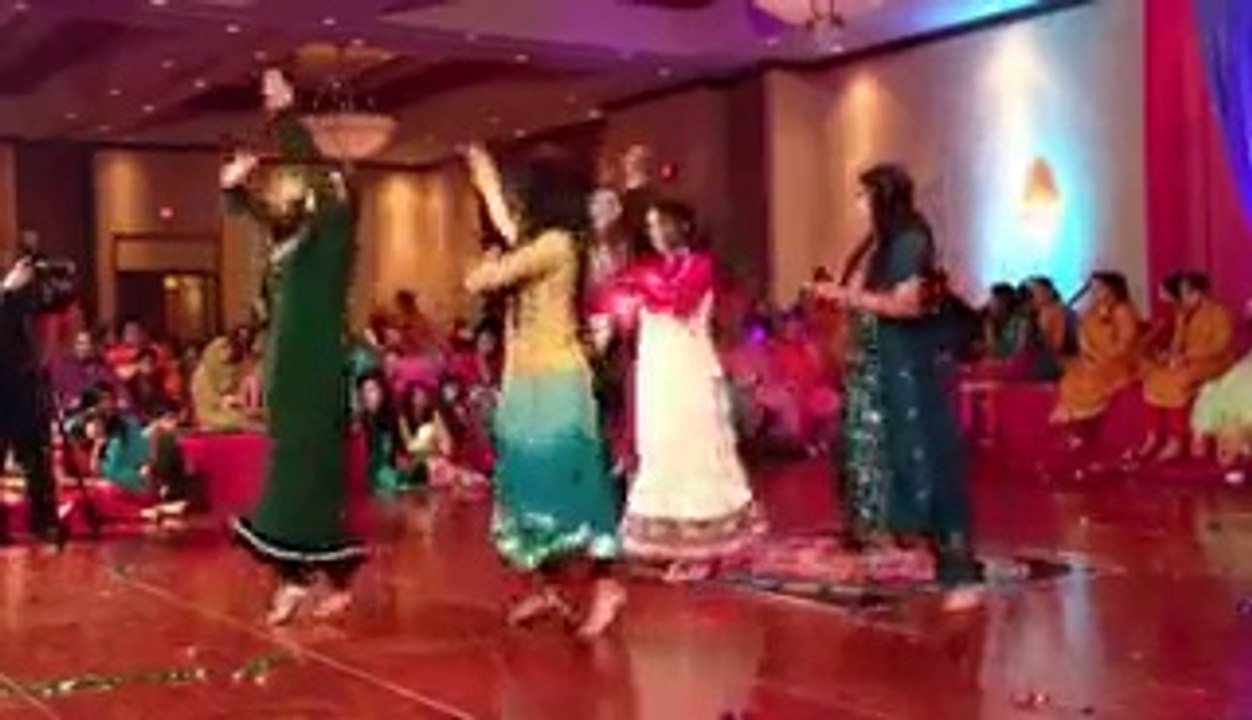 Maryam Nawaz daughter of pakistan prime minister hot Dance video in Wedding
