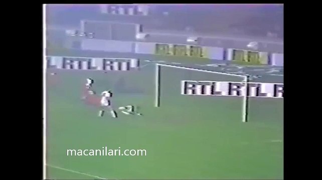 03.11.1982 - 1982-1983 UEFA Cup Winners' Cup 2nd Round 2nd Leg Paris Saint-Germain 2-0 Swansea City AFC