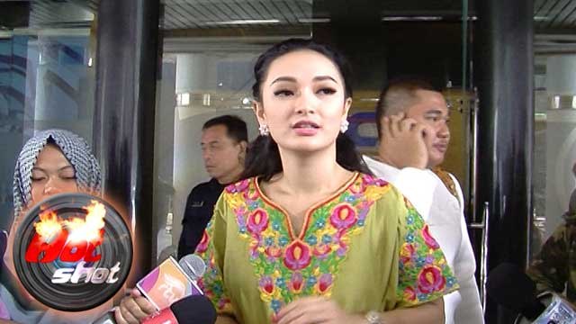 Dituding Hina Lambang Negara, Zaskia Gotik Diperkarakan - Hot Shot 18 Maret 2016