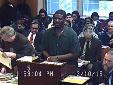 Un criminel chante Hello de Adele devant le tribunal