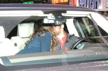 Burcu Kara, Eşiyle Arabanın İçinde Hasret Giderdi