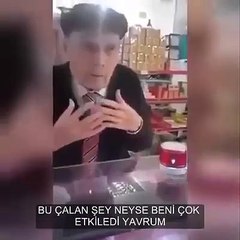 İlk Defa Kuran Ayetlerini Dinleyen Adam Gözyaşlarını Tutamadı
