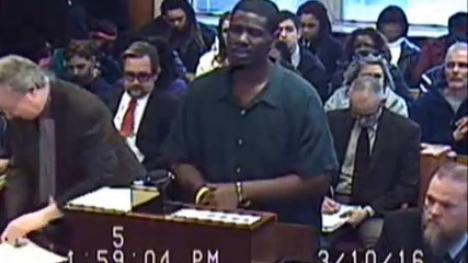 Pide perdón en su juicio cantando un tema de Adele