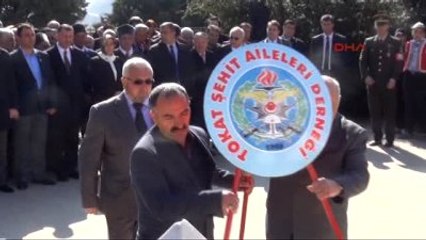 Tokat'ta Şehit Kabirlerine Karanfil Bırakıldı